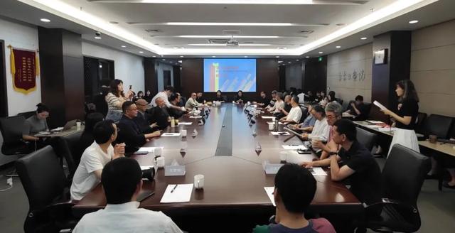 新奧正版免費資料大全,歷史學_競技版12.424