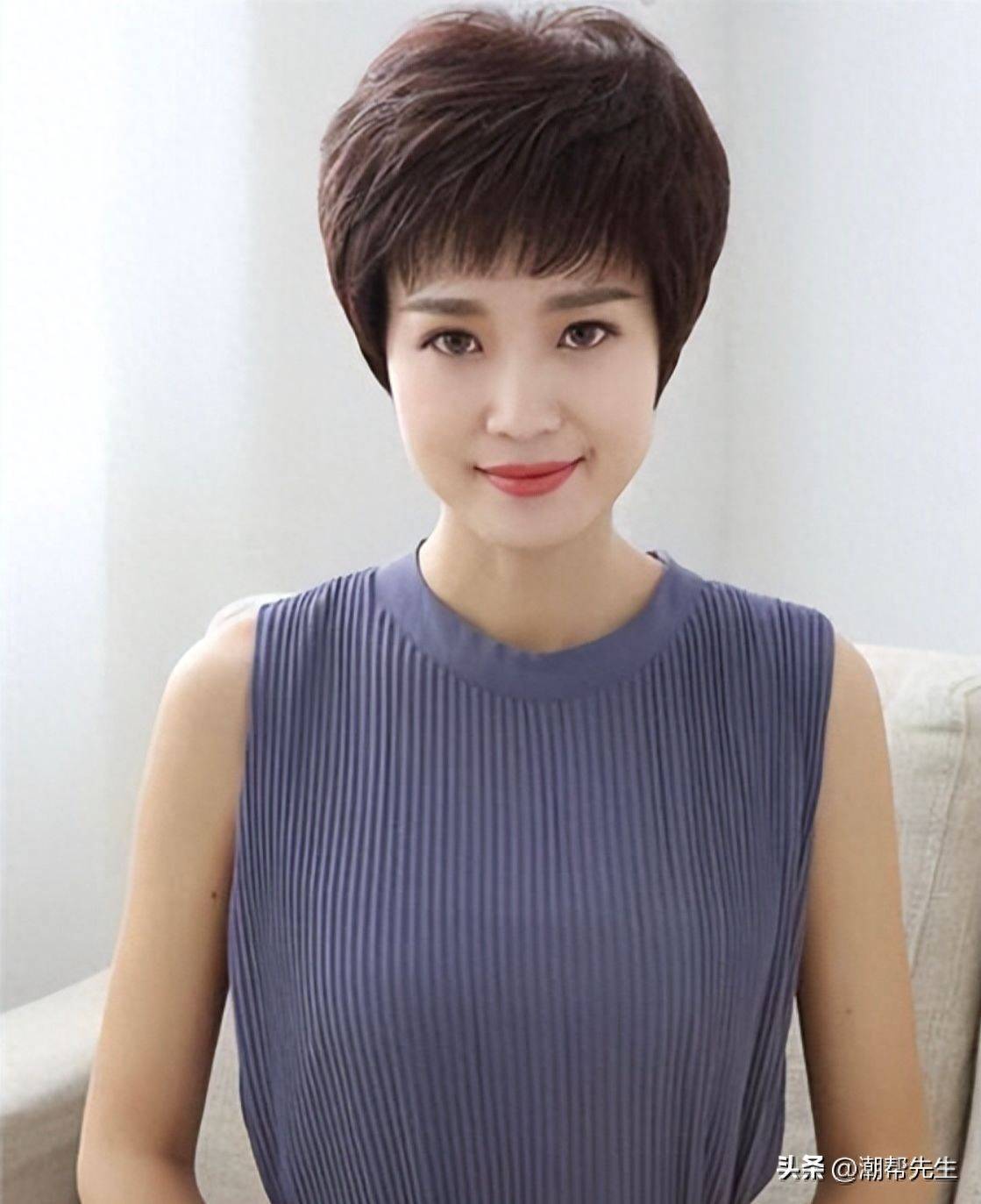 科技與時(shí)尚完美融合，50歲女性最新短發(fā)發(fā)型指南
